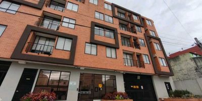 ?Se vende apartaestudio (piso segundo con ascensor), ubicado en el Conjunto Residencial Élite Minuto, en el barrio Minuto de Dios, un sector de alta valorización al noroccidente de Bogotá. Se encuentra cerca de la Universidad Minuto de Dios, el Centro Comercial Titán Plaza, colegios, parques vecinales y zonas de servicios. Además, cuenta con fácil acceso a importantes vías como la Avenida Boyacá, la Avenida Calle 80 y la Avenida Ciudad de Cali, lo que garantiza excelente conectividad con el sistema de transporte público, incluyendo estaciones de TransMilenio y paraderos del SITP.

? Como parte de su entorno sostenible, está cercano al Humedal Santa María del Lago, uno de los pulmones verdes más representativos de la localidad de Engativá, al cual se puede llegar caminando desde la estación de TransMilenio Minuto de Dios. Este espacio natural fomenta un estilo de vida saludable y el contacto con la biodiversidad de la ciudad.

Consta de 37 m² distribuidos en sala comedor, cocina integral, zona de ropas, 1 habitación con baño privado y walking clóset, además de parqueadero propio descubierto.

El conjunto ofrece salón social, parque infantil, terraza con zona BBQ, parqueadero de visitantes y vigilancia privada 24/7.

✅Valor: $290.000.000 negociables.?Informes: 3134462471