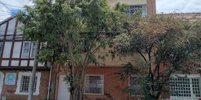 Apartamento amplio de 1 alcoba, con excelente iluminación natural, ubicado a 2 cuadras de la Av Caracas, a 3 cuadras de la Calle 26 y 34. Cerca a Centro Internacional. excelentes vías de acceso y gran variedad de transporte público