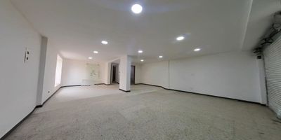 EXCELENTE LOCAL UBICADO SOBRE LA AV. CARRERA 19, REMODELADO, CUENTA CON MUY BUENA ILUMINACION NATURAL, ADEMAS DE LA ILUMINACION LED INTERNA DEL LOCAL, TIENE POZETA Y UN BAÑO PRIVADO, SERVICIOS INDEPENDIENTES DE AGUA Y LUZ, LIBRE PARA CUALQUIER TIPO DE USO. UBICADO AL FRENTE DE LA IGLESIA DE VILLA MAGDALA, CERCA A PARQUES PUBLICOS Y TRANSPORTE PUBLICO. MEDIDAS DE 7M DE FRENTE SOBRE 10M DE FONDO.