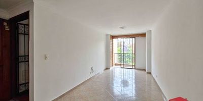 Apartamento duplex quinto piso para arriendo,  cerca a la cancha la Paloma, excelente ubicación, buena vista, parqueadero cubierto y cuarto útil, cerca a supermercados, colegios, iglesia, buena ruta de transporte público, cuenta con balcón, sala-comedor, cocina integral, zona de lavandería, calentador a gas, 3 habitaciones con closet, 2 baños cabinados.