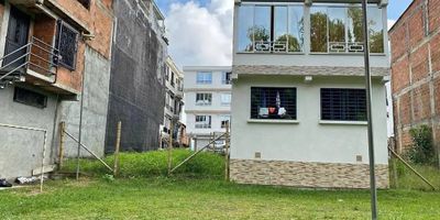 Venta de lote en Cuba sector Miraflores con excelente ubicacion en una zona tranquila y de gran proyeccion

El lote cuenta con un area de 50 m2 y dispone de servicios publicos instalados como agua y energia

Es ideal para construir la casa de tus suenos o desarrollar un proyecto de inversion Una oportunidad unica a un precio negociable