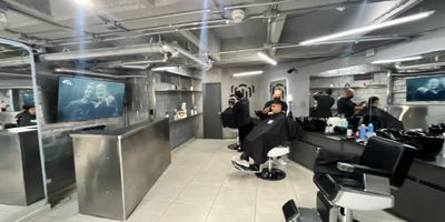 Local en venta en el sector de la Circunvalar con excelente ubicacion cerca de Pinares y Alamos

El inmueble cuenta con un area de 43.80 m2 y actualmente esta rentado desde el ano 2023 generando un valor de renta mensual  lo que lo convierte en una excelente oportunidad de inversion

Este local esta ubicado en una zona estrategica rodeado de plazoletas comerciales restaurantes centros comerciales y escuelas de formacion

Ademas incluye un deposito o cuarto util y parqueadero privado