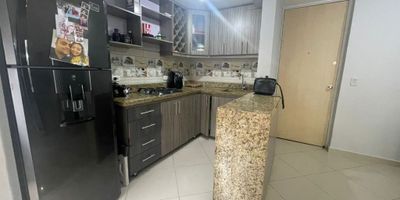 Apartamento en Venta – Niquía, Bello

Distribución del apartamento:
    •    3 alcobas con clóset (principal con baño privado)
    •    2 baños completos, cabinados
    •    Sala - comedor
    •    Balcón con buena vista
    •    Cocina integral con barra americana
    •    Patio de ropas
    •    Excelente ventilación e iluminación natural

Comodidades de la unidad residencial:
    •    Cancha de bola y playa
    •    Cancha sintética de fútbol
    •    Cancha de baloncesto
    •    Dos jardines infantiles
    •    Senderos ecológicos
    •    Zona para mascotas
    •    Zona BBQ
    •    Gimnasio completamente dotado
    •    Cuarto de juegos para adultos (ping-pong y juegos de mesa)
    •    Piscina para adultos y para niños
    •    Parqueadero para visitantes
    •    Portería y vigilancia 24/7

Rutas de buses que pasan: Copacabana,Bello,Girardota y el integrado del metro.