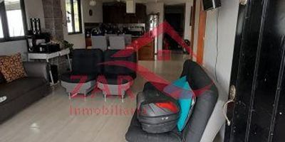 Ubicada en la vereda Betania
Tiene un área de 3.100 mts2, con un área construida 230 mts2 distribuido en dos niveles
Primer nivel: 3 habitaciones, 1 baño, cocina semi integral, sala comedor, patio, zona de ropas y piso en cerámica.
Segundo nivel: 2 habitaciones la principal con Vestier y baño, 2 salas una de ellas con chimenea, balcón.
Zonas verdes con árboles frutales, parqueadero y puerta portada grande.

Para más informaciónwww.inmobiliariazar.comEmail: inmobiliariazarmedellin@gmail.comCelular en Colombia: 310 504 7543 - 310 275 68 11Teléfono: (604) 423 8930Inmobiliaria ZAR S.A.S