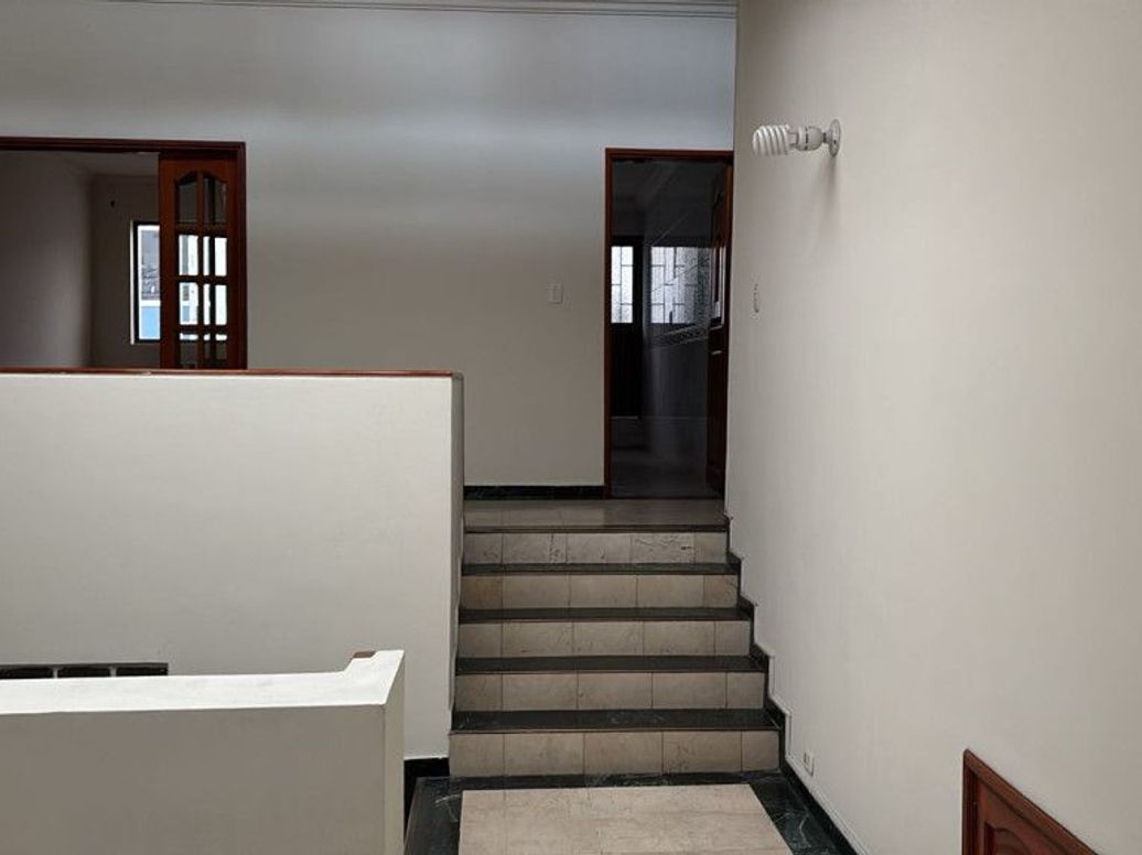 Apartamento de 3 alcobas en venta en Quinta Paredes, Bogotá, 199 m² · foto 4 de 10