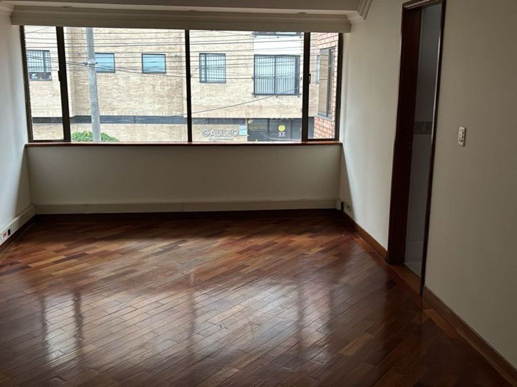 Apartamento de 3 alcobas en venta en Quinta Paredes, Bogotá, 199 m² · foto 5 de 10