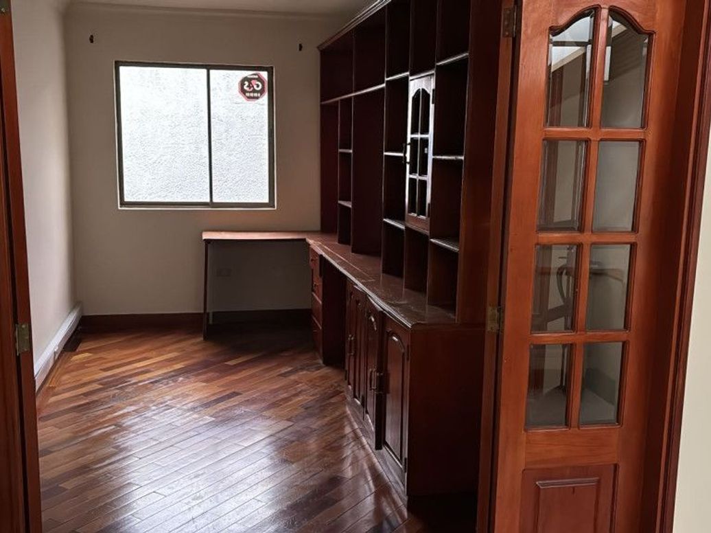 Apartamento de 3 alcobas en venta en Quinta Paredes, Bogotá, 199 m² · foto 6 de 10