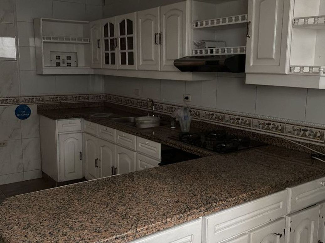 Apartamento de 3 alcobas en venta en Quinta Paredes, Bogotá, 199 m² · foto 7 de 10