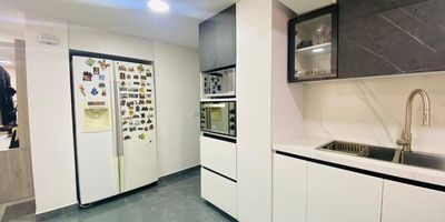 Codigo 28248. ? Casa en venta ubicada en La Estrella sector SuramericaUbicada en uno de los sectores residenciales más exclusivos de La Estrella, esta casa con moderno diseño, acabados de alta calidad, distribución inteligente y excelente iluminación, es especial para aquellas familias que buscan amplios espacios y disfrutar de un entorno saludable, tranquilo y seguro. La unidad cuenta con hermosas y completas zona comunes. Su ubicación es muy estratégica, dada la cercanía a sitios de conveniencia como comercio, instituciones educativas, servicios, restaurantes y transporte público.Contáctame para agendar tu visita!