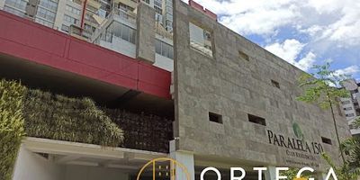 Apartamento con amplios espacios distribuidos en tres alcobas con closet, cuatro baños con división, sala-comedor, sala de TV, balón, cocina integral, zona de ropas. Dos parqueaderos.Zonas comunes gimnasio, jardín infantil, piscina, sauna, salón social. Vigilancia 24 horas. Valor negociable