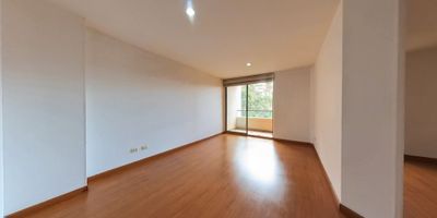 ESPECTACULAR APARTAMENTO EN CLUB HOUSE UBICADO EN BELLA SUIZA ALTA. APTO INTERIOR CON VISTA. HALL DE ENTRADA, SALA, COMEDOR INDEPENDIENTE, ESTUDIO O ESTAR DE ALCOBAS, COCINA INTEGRAL A GAS, ZONA DE ROPAS INDEPENDIENTE, CUARTO Y BAÑO DE SERVICIO, TRES ALCOBAS LA PRINCIPAL CON BAÑO Y VESTIER, BAÑO AUXILIAR DE ALCOBAS, BAÑO SOCIAL, BALCÓN EN SALA Y COMEDOR, DOS GARAJES EN LÍNEA Y DEPOSITO. TODO EL PISO DEL APARTAMENTO EN MADERA LAMINADA, CONJUNTO CERRADO, ZONA VERDE, SALÓN SOCIAL, PISCINA, GIMNASIO, AMPLIA ZONA PARA NIÑOS, ZONA PARA MASCOTAS. PARQUEO VISITANTES. 17 AÑOS DE CONSTRUIDO