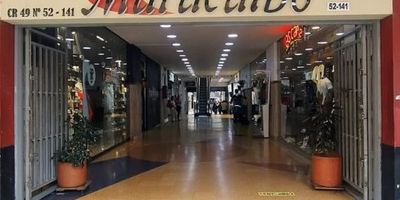 Se vende local 4 en 1 en segundo piso, pasaje comercial Junín con Maracaibo, con alto flujo peatonal, con 172 metros cuadrados listos para dar vida a tu próximo proyecto. 2 celdas de parqueadero en en Ed. Palomar, el Con una ubicación privilegiada y un espacio versátil, este lugar es ideal para convertir tus ideas en realidad. ¿Imaginas aquí tu nuevo negocio? ¡Contacta ahora a JAIRO OCHOA PROPIEDAD - 6044486003 - 3152044529 - 3154206842