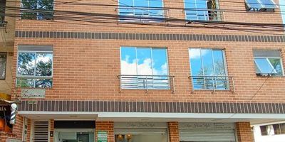 Local comercial primer piso ubicado en el Sector deBelén la Nubia, en la calle 17, nos ofrece una área de 22 metros aproximadamente, cuenta con: cocineta, 1 baño, piso en ceramica, con servicios independientes.
Los datos de los inmuebles promocionados en la página web están sujetos a cambio y verificación de disponibilidad.