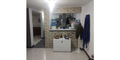 CASA CON RENTA EN VENTA URAPANES VILLAMARÍA

Oportunidad para inversionistas que buscan una propiedad con ingresos adicionales garantizados. Esta casa es ideal para quienes desean una fuente de renta mensual estable, sin sacrificar la posibilidad de vivir en un lugar estratégico y de alta demanda.

 

Características de la propiedad

Esta vivienda multifamiliar de 110 m2 tiene un diseño que optimiza cada rincón. Además del área principal, cuenta con tres apartaestudios independientes y muy iluminados. En total, la propiedad suma tres habitaciones y tres baños, e incluye un garaje. Los apartaestudios producen una renta mensual de 2.150.000 pesos.

 

Entorno y acceso

Ubicada en Urapanes, esta casa se encuentra en un sector residencial de Villamaría. Su ubicación estratégica facilita el acceso a transporte público y a las vías principales. Es una zona con alto potencial de valorización, lo que la convierte en una excelente opción para construir un patrimonio.

 

Contáctanos

Para más información, agenda una visita guiada o resolver dudas. Comunícate con nosotros de forma inmediata a través de WhatsApp. Estamos listos para atenderte y ayudarte a encontrar tu próximo hogar.


 
