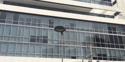 Oficina para arriendo en Barranquilla, ubicada en el sector de Altos del Prado, Atlántico. Situada en el piso 10 (Oficina 1008) del Edificio SMART OFFICE CENTER en Carrera 51B # 80 - 58, esta propiedad de 110.52 m² está lista para estrenar. Incluye 2 parqueaderos y el edificio ofrece vigilancia 24 horas. Su ubicación es estratégica, ideal para negocios que buscan posicionarse en una dinámica zona comercial y financiera de la ciudad. El canon de arriendo es de $6,631,200. Para más información o para visitar esta oficina, puede usar las opciones de WhatsApp, quiero que me contacten o ver teléfonos.