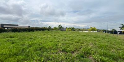 Se vende espectacular lote 100 por ciento plano en Cerritos Pereira

Este hermoso lote de 1500 m2 se encuentra dentro de un condominio campestre rodeado de fauna y flora con un entorno tranquilo y exclusivo ideal para construir la casa campestre de tus suenos

Ubicacion a solo 25 km de la via principal
Vista panoramica al Valle del Cauca
Servicios cuenta con acometidas de agua y energia
Condominio sector exclusivo con excelente valorizacion