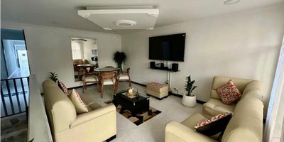 Venta de apartamento en Santa Teresita, Dosquebradas

Ubicado en un sector tranquilo y de alta valorización, este apartamento de 105 m² ofrece un ambiente amplio, iluminado y funcional. Su diseño cuenta con sala en espacio abierto con balcón, ideal para disfrutar de la luz natural y la vista, además de un área para comedor, cocina integral con muebles superiores e inferiores, tres habitaciones, dos baños y zona de ropas techada.

Su excelente ubicación en Santa Teresita te permite estar cerca de la avenida principal de Dosquebradas, supermercados, droguerías, zona comercial y centro comercial, con fácil acceso a transporte público.

¡Aprovecha esta oportunidad y agenda tu visita hoy mismo!

? ¡Contáctanos para más información y agenda tu visita hoy mismo!
INMOHOGAR
? +57 315 264 7986 / +57 317 422 2177
? ¡Tu nuevo hogar te espera!
