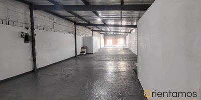 Bodega en arriendo Medellín, ubicada en el barrio Cristo Rey, cuenta con área de 170m2, un baño, energía monofásica de capacidad 220, excelente sector con salida directa a la Av. Guayabal, seguridad en la zona, perfecto para tu nuevo negocio.