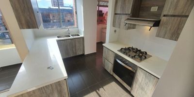 Apartamento en Arriendo Envigado (Sector Abadía)
? Ubicación privilegiada, tranquila y rodeada de naturaleza

✨ **Características del inmueble:**  
- Área: 140 m²  
- 3 habitaciones amplias con excelente iluminación  
- 5 baños modernos  
- Cocina integral abierta  
- Sala-comedor espaciosa  
- Balcón con vista verde  
- Zona de ropas independiente  
- Parqueadero privado

? **Conjunto residencial **  
- Seguridad 24/7  
- Piscina, gimnasio, salón social  
- Zonas verdes y juegos infantiles  
- Excelente acceso a transporte público y vías principales

? **Contáctame para más información o agendar una visita**