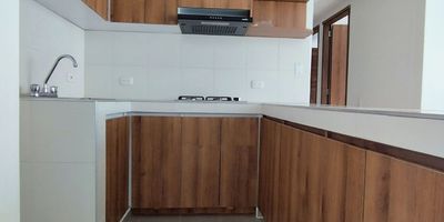 SE ARRIENDA HERMOSO APARTAMENTO ZIPAQUIRA CUNDINAMARCA CONJUNTO BOSQUES DE SAN RAFAEL

Cocina semi integral
Sala comedor
Zona de lavandería en un cuarto cerrado
Calentador
Piso 9 con ascensor
Tres habitaciones con closet
Dos baños uno en la habitación principal
Vista interior

Zonas sociales
Parques
Piscina
Gimnasio
2 Salones sociales
Parqueadero para visitantes

Inmobiliaria Sarmiento y asociados