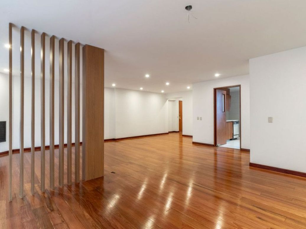 Apartamento de 3 alcobas en venta en Santa Barbara Occidental, Bogotá, 183 m² · foto 3 de 19