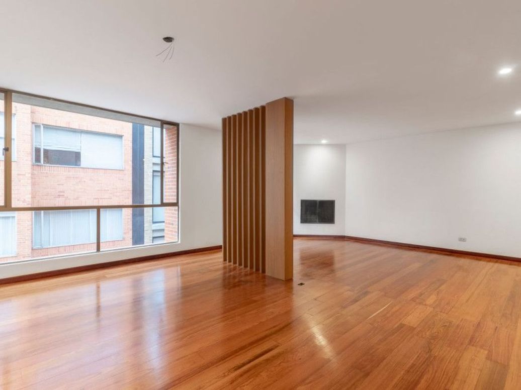 Apartamento de 3 alcobas en venta en Santa Barbara Occidental, Bogotá, 183 m² · foto 2 de 19