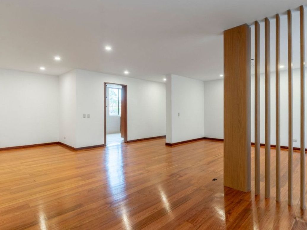 Apartamento de 3 alcobas en venta en Santa Barbara Occidental, Bogotá, 183 m² · foto 4 de 19