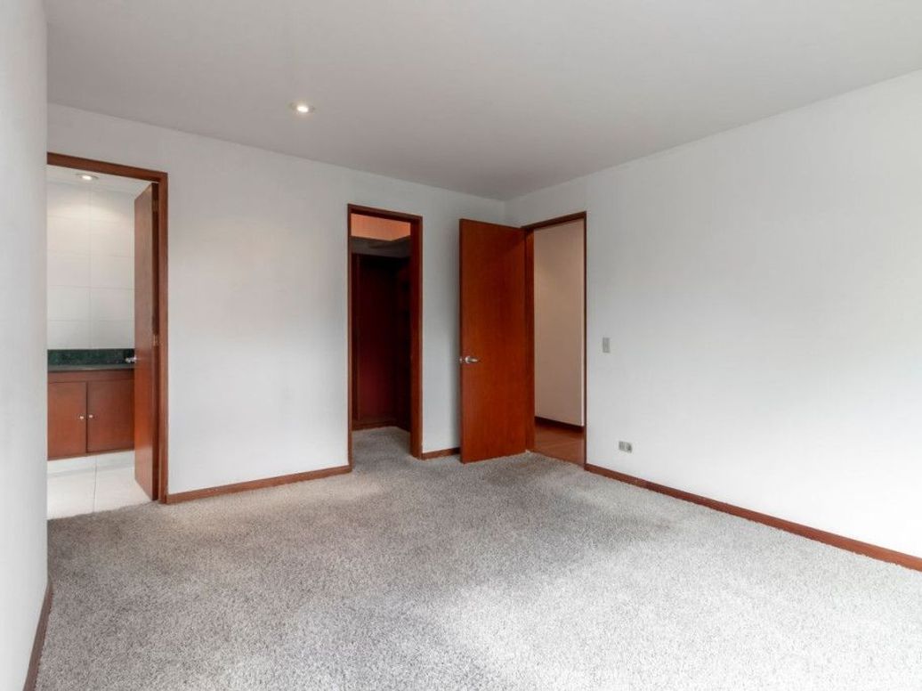 Apartamento de 3 alcobas en venta en Santa Barbara Occidental, Bogotá, 183 m² · foto 8 de 19