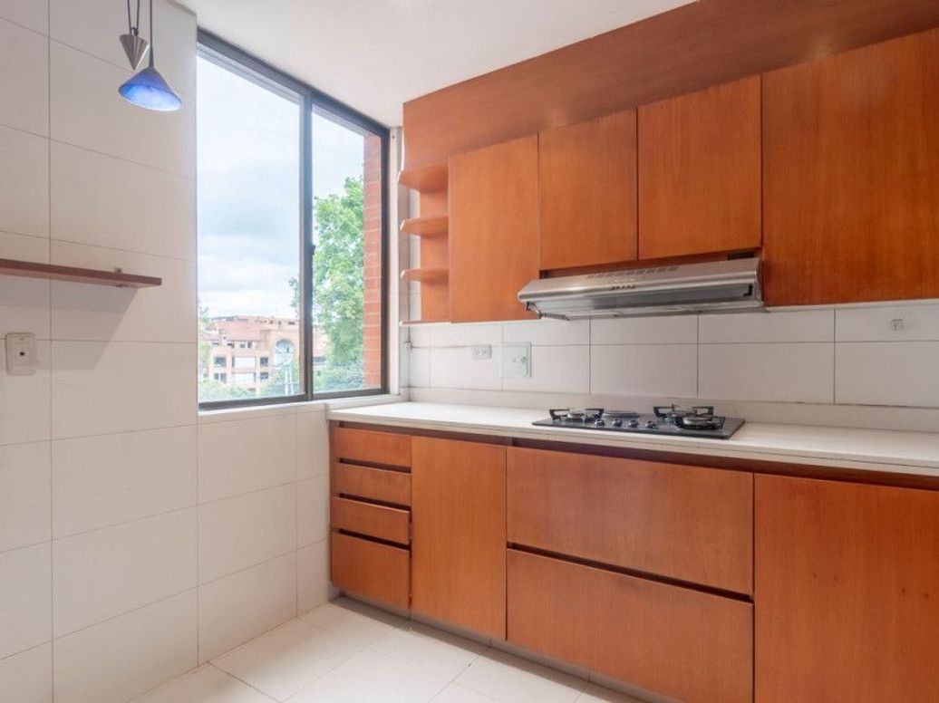 Apartamento de 3 alcobas en venta en Santa Barbara Occidental, Bogotá, 183 m² · foto 10 de 19