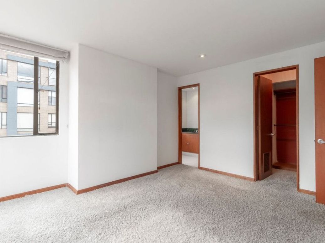 Apartamento de 3 alcobas en venta en Santa Barbara Occidental, Bogotá, 183 m² · foto 9 de 19