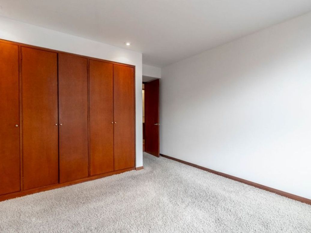 Apartamento de 3 alcobas en venta en Santa Barbara Occidental, Bogotá, 183 m² · foto 14 de 19