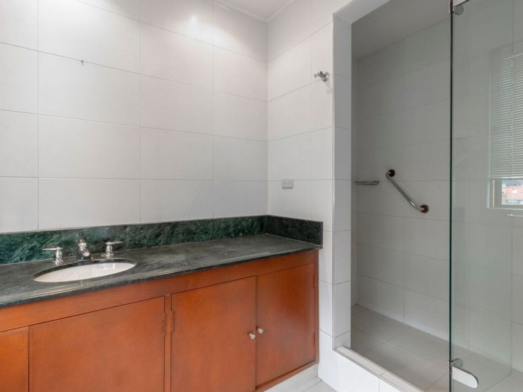 Apartamento de 3 alcobas en venta en Santa Barbara Occidental, Bogotá, 183 m² · foto 15 de 19