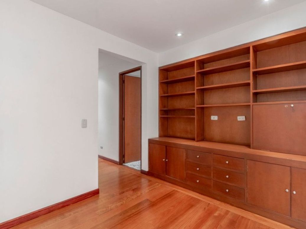 Apartamento de 3 alcobas en venta en Santa Barbara Occidental, Bogotá, 183 m² · foto 6 de 19