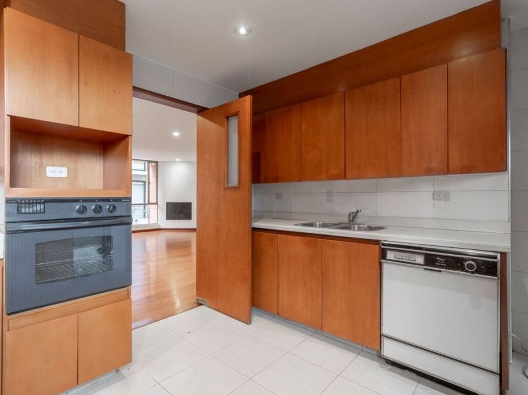 Apartamento de 3 alcobas en venta en Santa Barbara Occidental, Bogotá, 183 m² · foto 5 de 19