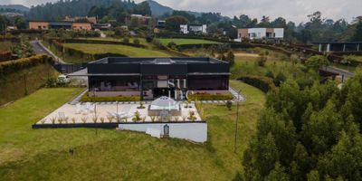 PALMAS


 Casa campestre en unidad cerrada
 4 Habitaciones
 4.5 Baños 
 Jacuzzi en zona abierta


☑️Rodeada de bosque nativo 

☑️Cerca de la ciudad  
