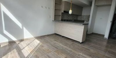  Apartamento en Renta Acogedor y moderno apartamento, ideal para quienes buscan comodidad y una excelente ubicación. Cuenta con amplios espacios iluminados, sala-comedor, cocina integral, habitaciones confortables y baños elegantes. Además, ofrece zona de ropas, y parqueadero. El conjunto residencial dispone de portería, seguridad 247 y amenidades como zonas verdes, salón social y áreas de recreación. Perfecto para disfrutar de un ambiente tranquilo y seguro. Ubicación estratégica, cercano a transporte público, centros comerciales, supermercados y todo lo que necesitas para vivir con calidad. LUZ MARINA