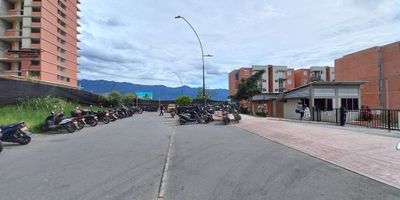 Código interno 13823. Ubicado en el Barrio Praderas de Santa Rita. Apartamento en venta en obra gris, en el sector encontramos: Droguerías, Ferretería, Supermercado,  Restaurante, Panaderías, cómodas vias de acceso. El inmueble se encuentra distribuido: Sala comedor, balcón, dos habitaciones, cocina, zona de ropas, baño. El conjunto cuenta con: Cancha de micro y básquet, mesa de pinpom, juego infantil parque infantil, salón social, parquedero comunal. El valor de la administracion $115.000. No pierdas la oportunidad de hacer de este lugar tu nuevo hogar. ¡Contáctanos para más información!