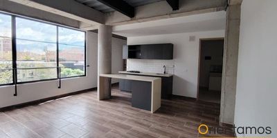 Apartamento en aririendo Medellín, ubicado en el sector Cristo Rey, cuenta con 75m2, con sala comedor, cocina semintegral, 2 baños, 2 habitaciones cada una con closet, ventanal con vista panorámica, fácil acceso a transporte público, punto muy central, seguridad en la zona. Perfecto para para ti y tu familia.