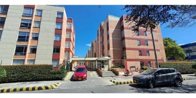 ? ¡Tu nuevo hogar te espera en Caminos de Magdala! ?

Descubre este acogedor apartamento de 70 m² (61.9 m² + altillo) en un sector residencial tranquilo, rodeado de naturaleza y con excelente ubicación.

?️ 2 habitaciones con clóset + altillo ideal como estudio o 3ra habitación
? 2 baños: 1 privado + 1 social
?️ Sala independiente
?️ Comedor independiente
?‍? Cocina integral + zona de ropas
? Garaje cubierto + depósito
? 5º piso sin ascensor

✔️ Administración: $269.000
✔️ Precio de venta: $320.000.000
✔️ Vigilancia 24 horas, portería
✔️ Cerca de zonas verdes, colegios y transporte público

? Ideal para quienes buscan comodidad, privacidad y un espacio versátil en un entorno familiar.

¡Agenda tu cita y ven a conocer tu futuro hogar!
? Contáctanos hoy mismo
? WhatsApp: 3249689446
? www.bogotarealestate.com.co
? Síguenos: @bogota.real.estate
