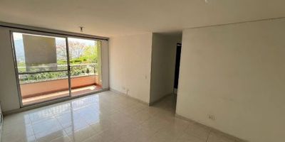 se arrienda apartamento en Rodeo Alto
cuenta con sala comedor y balcon amplio donde podrás disfrutar de una ventilación y vista natural, cocina integral, zona de ropas, zona de estudio, 2 baños, 3 habitaciones. la unidad cuenta con piscina, parque infantil, salon social, zona BBQ, gimnasio, cancha multiple, zona de mascotas, zonas verdes. que esperas para conocer tu nuevo hogar?
stiven quintero 3002358763