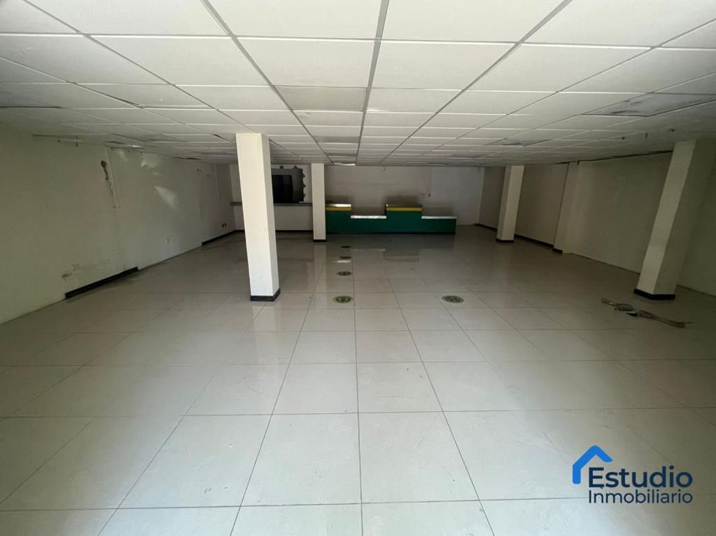 Casa de 6 alcobas en venta en Normandía, Bogotá, 362 m² · foto 11 de 13