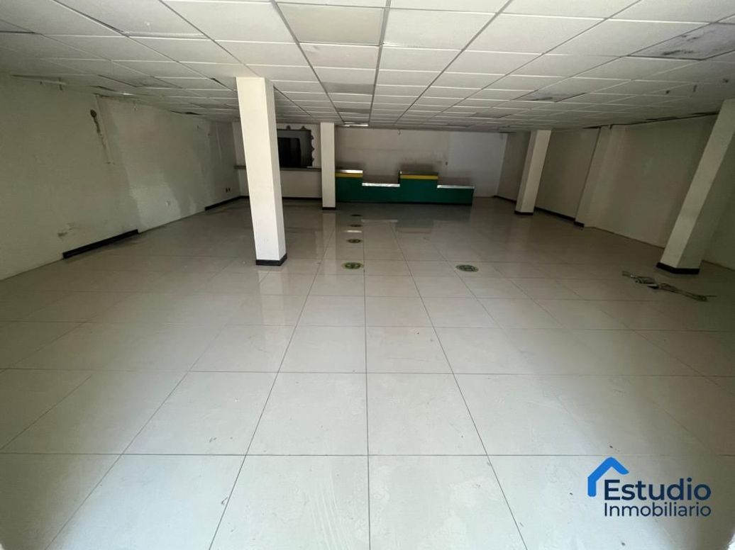Casa de 6 alcobas en venta en Normandía, Bogotá, 362 m² · foto 12 de 13