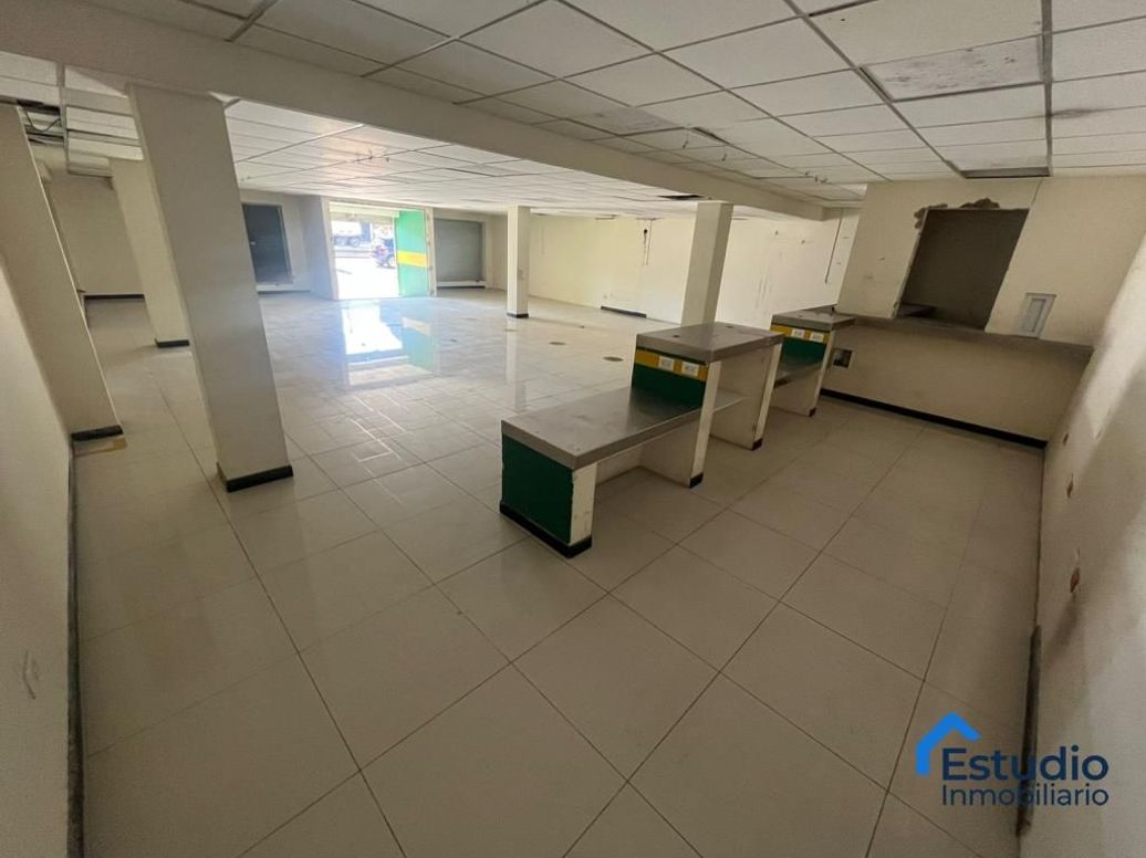 Casa de 6 alcobas en venta en Normandía, Bogotá, 362 m² · foto 13 de 13
