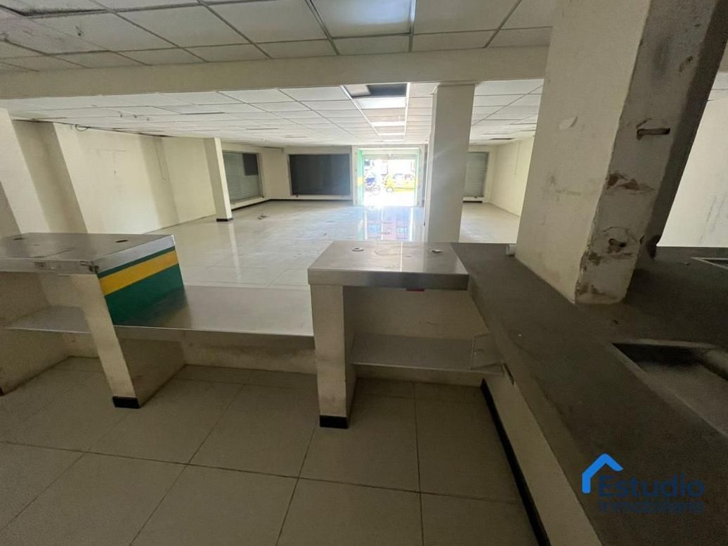Casa de 6 alcobas en venta en Normandía, Bogotá, 362 m² · foto 10 de 13
