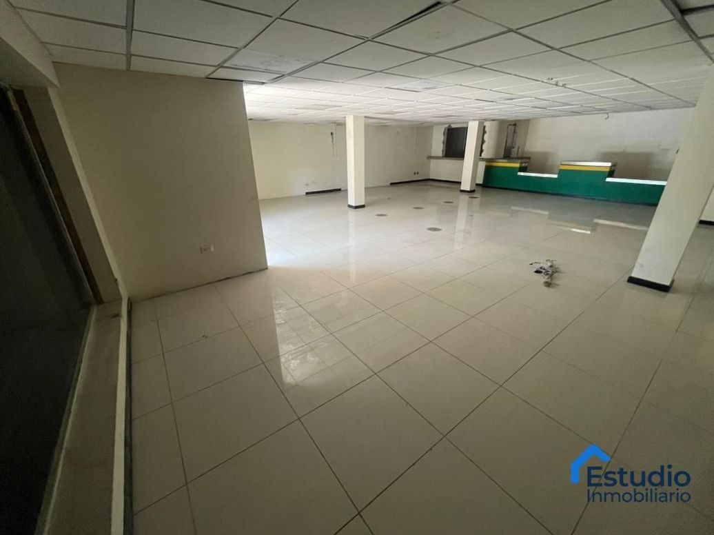 Casa de 6 alcobas en venta en Normandía, Bogotá, 362 m² · foto 8 de 13