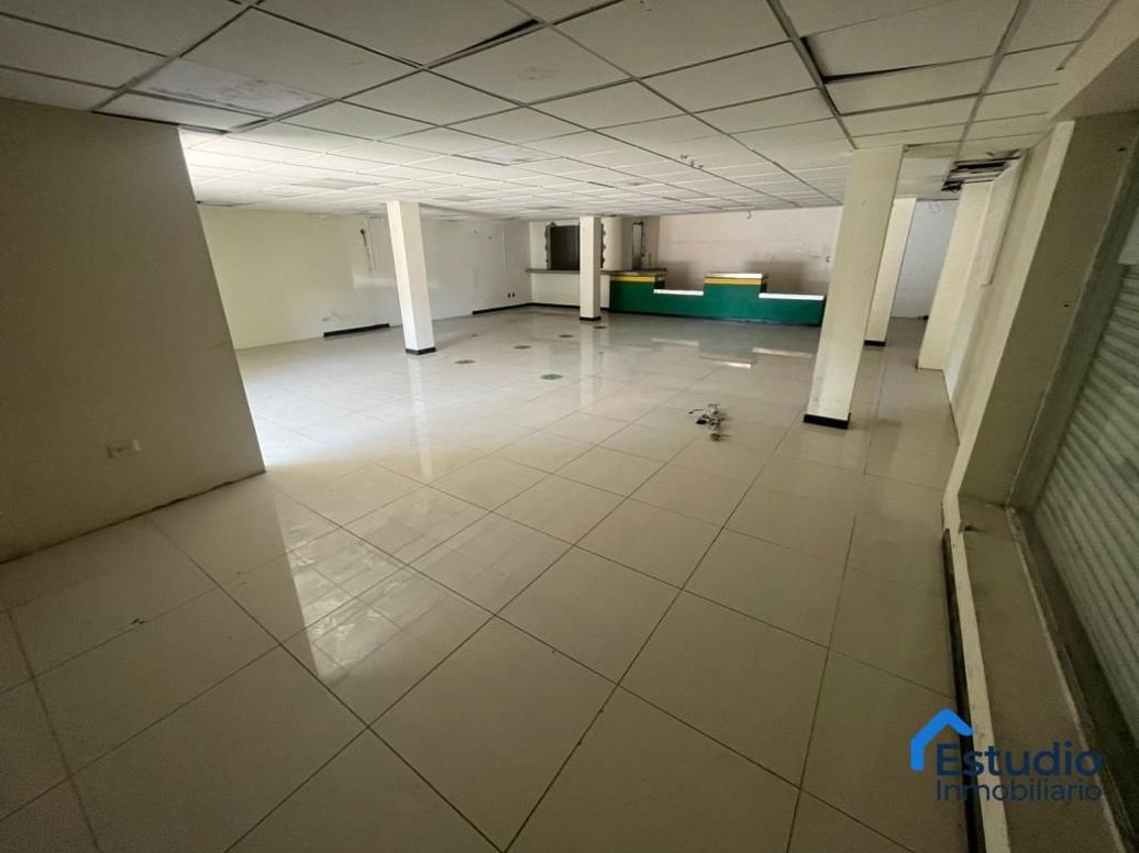 Casa de 6 alcobas en venta en Normandía, Bogotá, 362 m² · foto 9 de 13