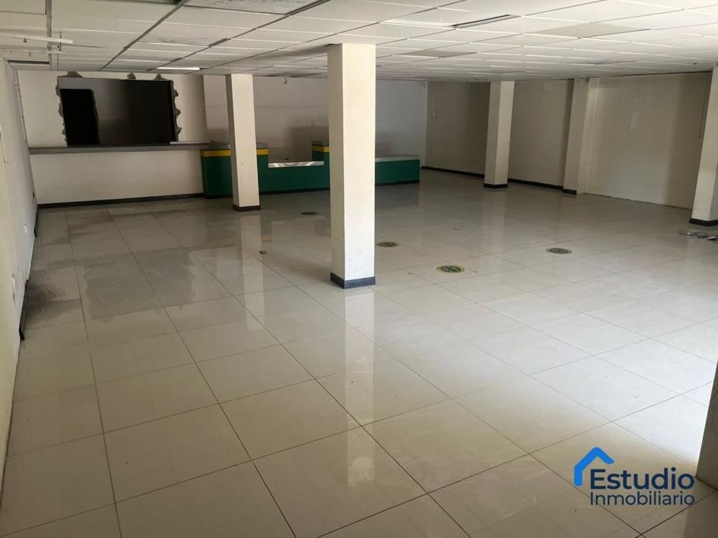 Casa de 6 alcobas en venta en Normandía, Bogotá, 362 m² · foto 6 de 13