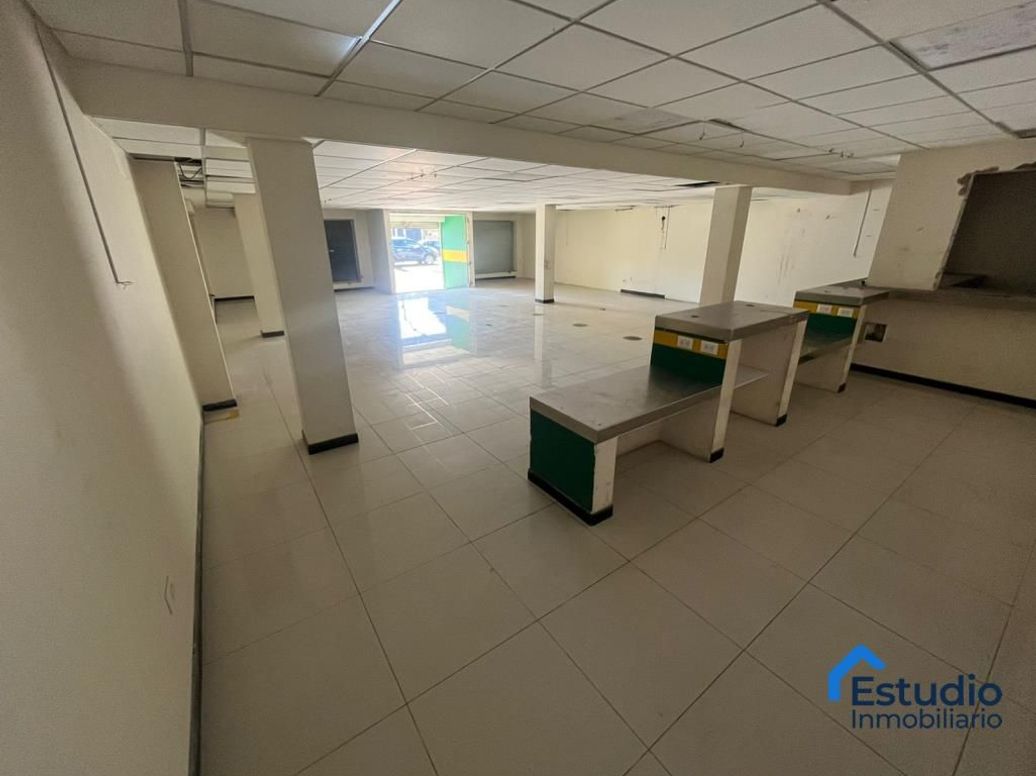 Casa de 6 alcobas en venta en Normandía, Bogotá, 362 m² · foto 2 de 13