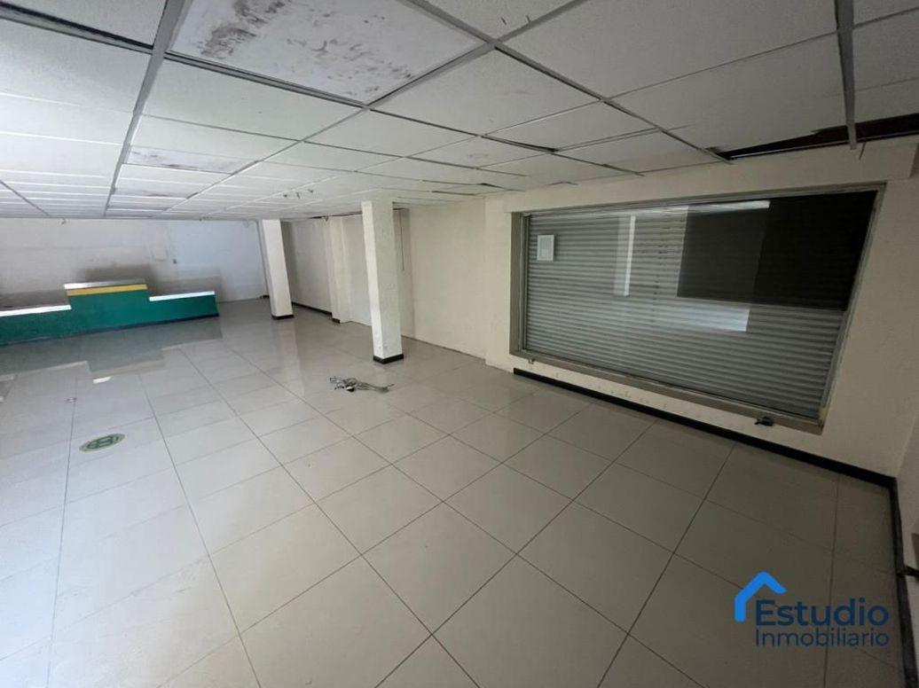 Casa de 6 alcobas en venta en Normandía, Bogotá, 362 m² · foto 3 de 13