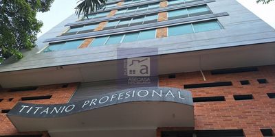 cod 5893 se arrienda apartamento en bucaramanga, 3 alcobas con closet, alcoba principal con baño, sala, comedor, cocina integral, alcoba de servicio, 1 baño auxiliar, 2 balcones, instalacion lavadora, zona ropas, pisos en porcelanato, citofono, salon social, gimnasio, zona juegos, ascensor, vigilancia, parqueadero, valor admon ($754.000) a la fecha, pendiente definir con la administracion del conjunto.